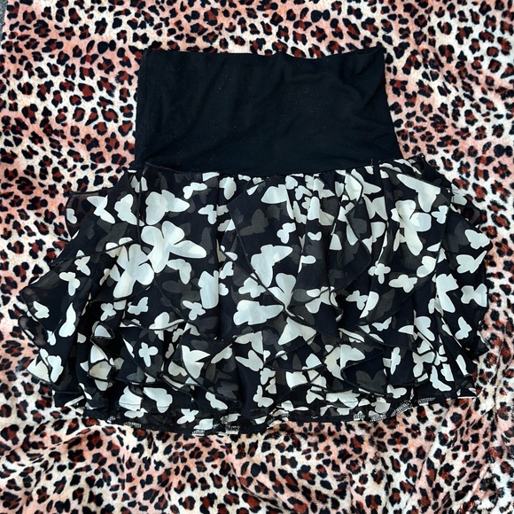 Rachael & Chloe Dresses & Skirts - Rachael & Chloe Black and White Floral Ruffle Mini Skirt